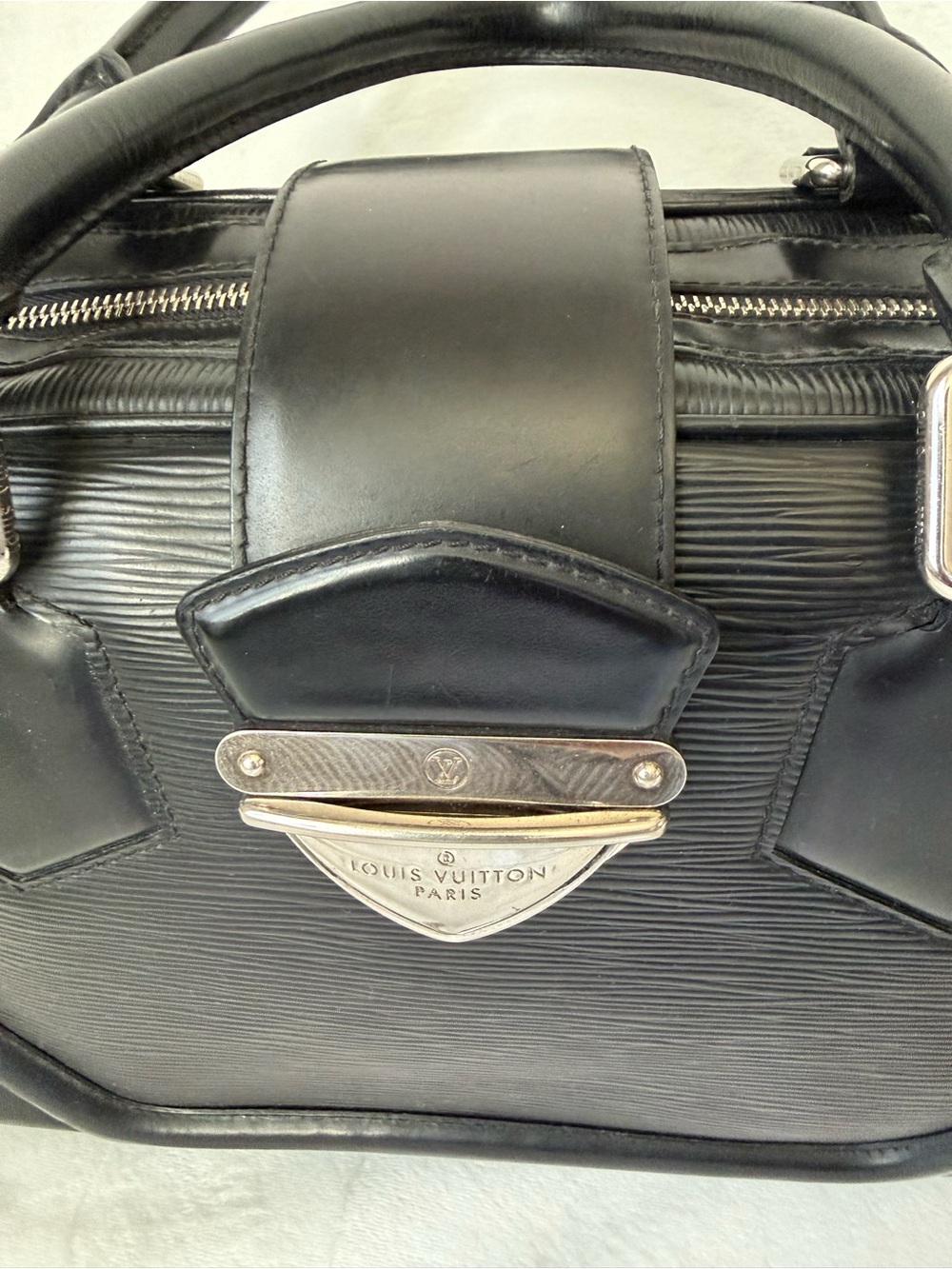 Louis Vuitton Montaigne GM Vintage Bag in Epi Leather - Picture 5 of 16